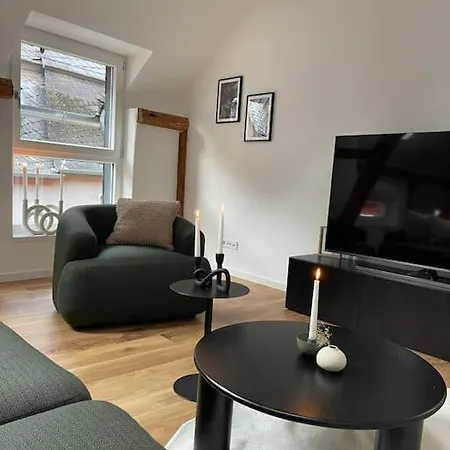 Mosel-Charm - Urige Dachgeschosswohnung - 3 Schlafzimmer Fuer 6 Personen - Liebevoll Renoviert & Gemuetlich Ürzig Exterior foto