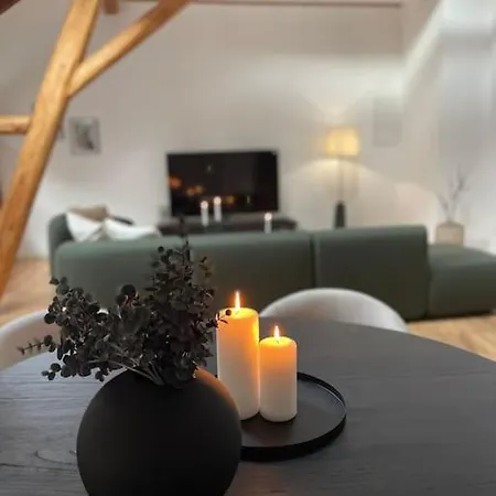 Mosel-Charm - Urige Dachgeschosswohnung - 3 Schlafzimmer Fuer 6 Personen - Liebevoll Renoviert & Gemuetlich Ürzig Exterior foto