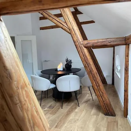 Mosel-Charm - Urige Dachgeschosswohnung - 3 Schlafzimmer Fuer 6 Personen - Liebevoll Renoviert & Gemuetlich Ürzig Exterior foto