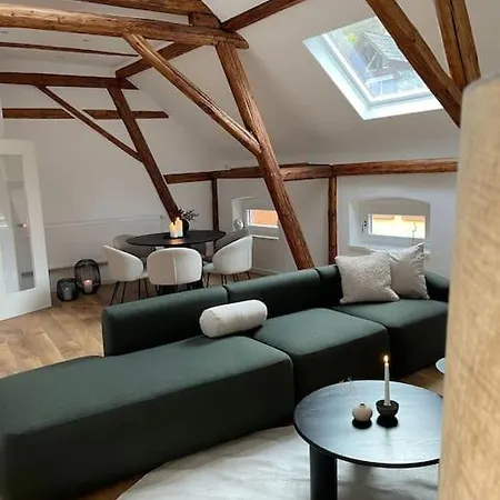 Mosel-Charm - Urige Dachgeschosswohnung - 3 Schlafzimmer Fuer 6 Personen - Liebevoll Renoviert & Gemuetlich Ürzig Exterior foto
